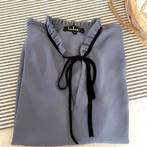 Lulu’s long sleeve blouse - Picture 3 of 3